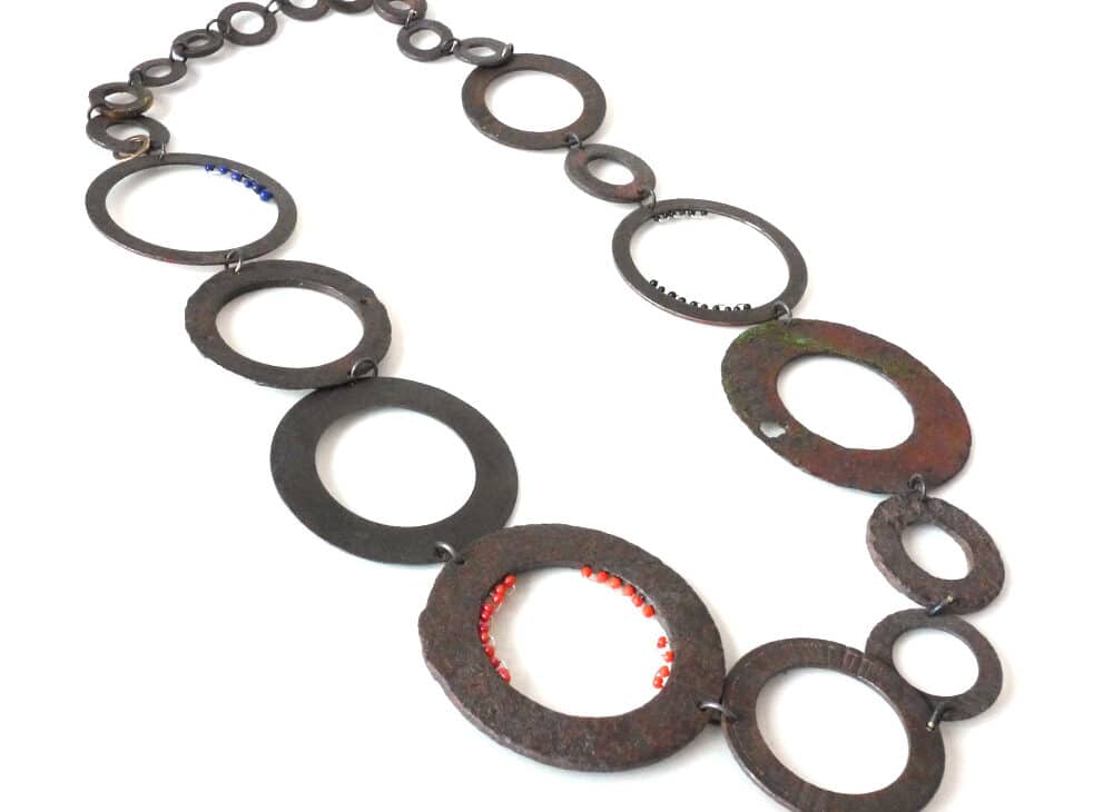 Bijoux en acier forgé de Marianne Anselin