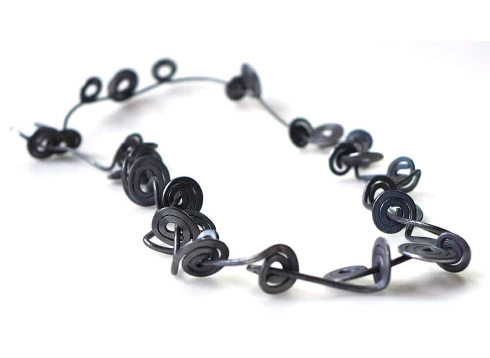 Marianne Anselin Bijoux contemporains forgés